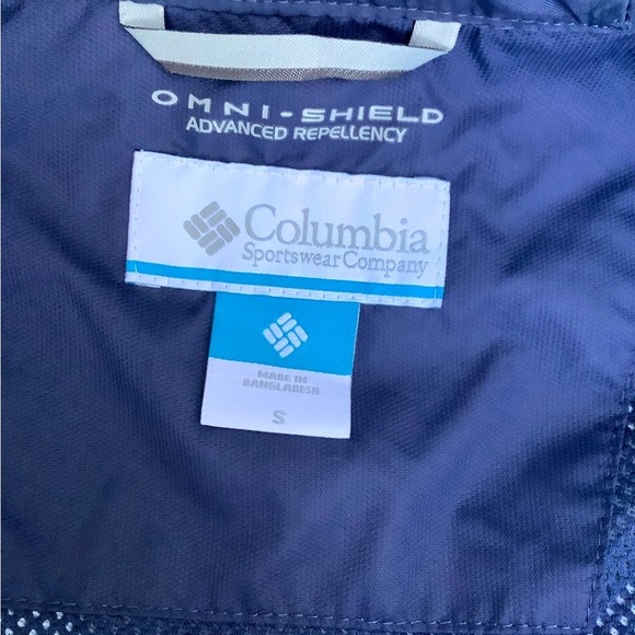 Waterproof Columbia jacked ☔️☔️ - Picture 9 of 11